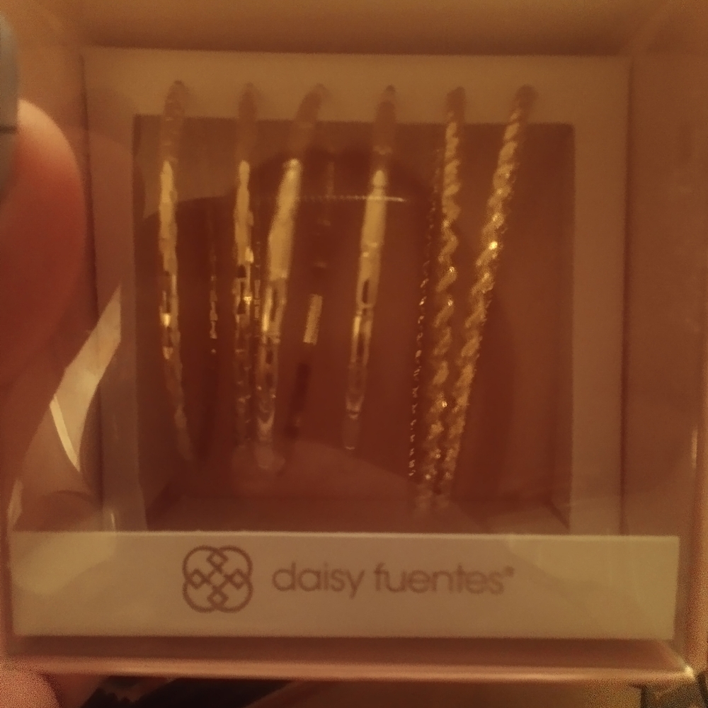 NWOT Daisy Fuentes Gold Tone 3 pair hoops
